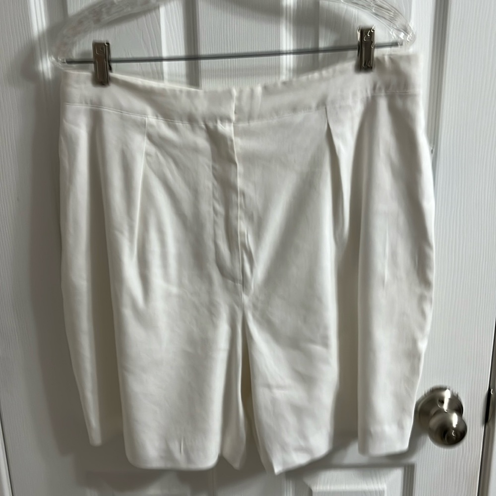 Antonio Melani linen blend shorts (new)